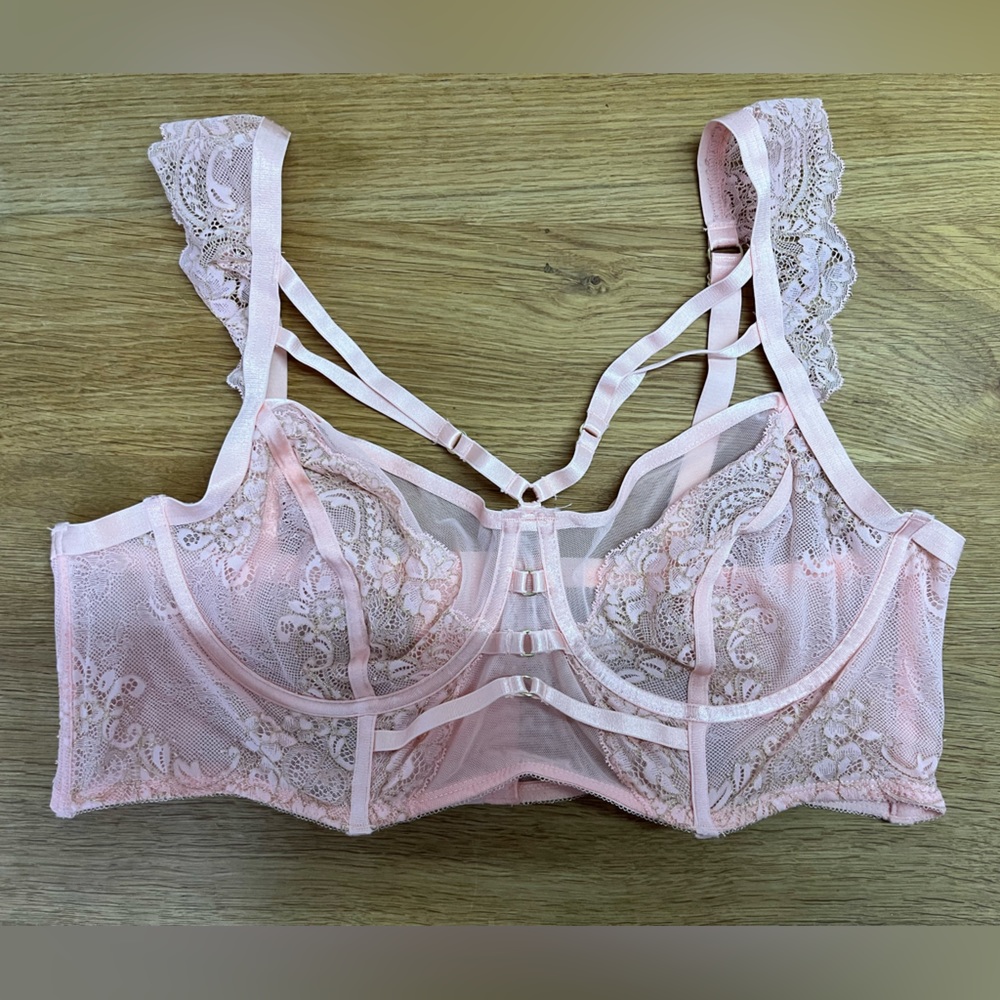 Torrid pink bralette size 2 cap sleeves stitched with gold NWT